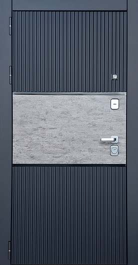 Входная дверь с комбинированной отделкой из синих панелей МДФ + вставка ПВХ