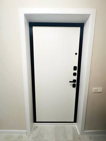 Квартирная металлическая дверь